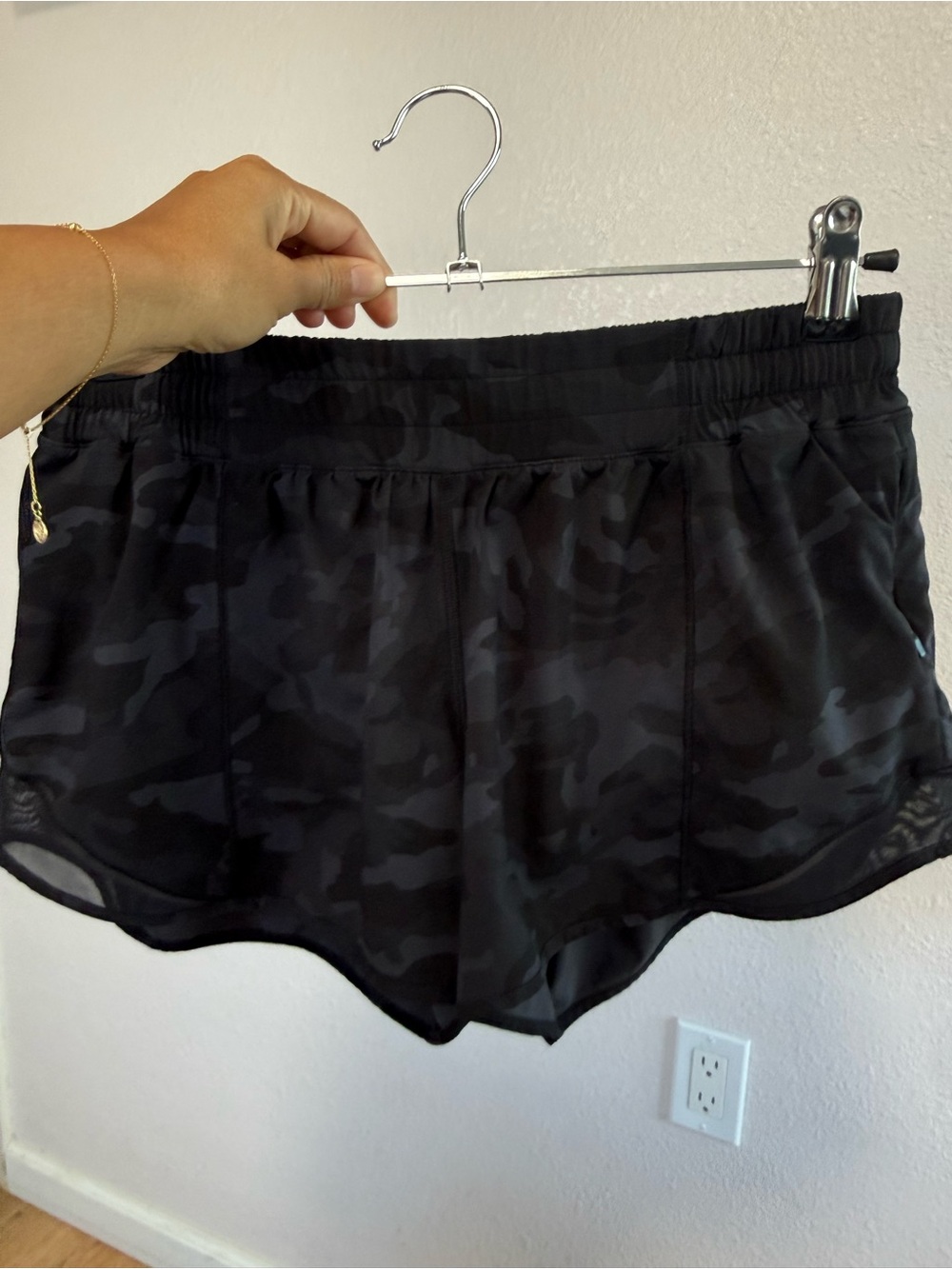 Lululemon low rise hotty hot shorts